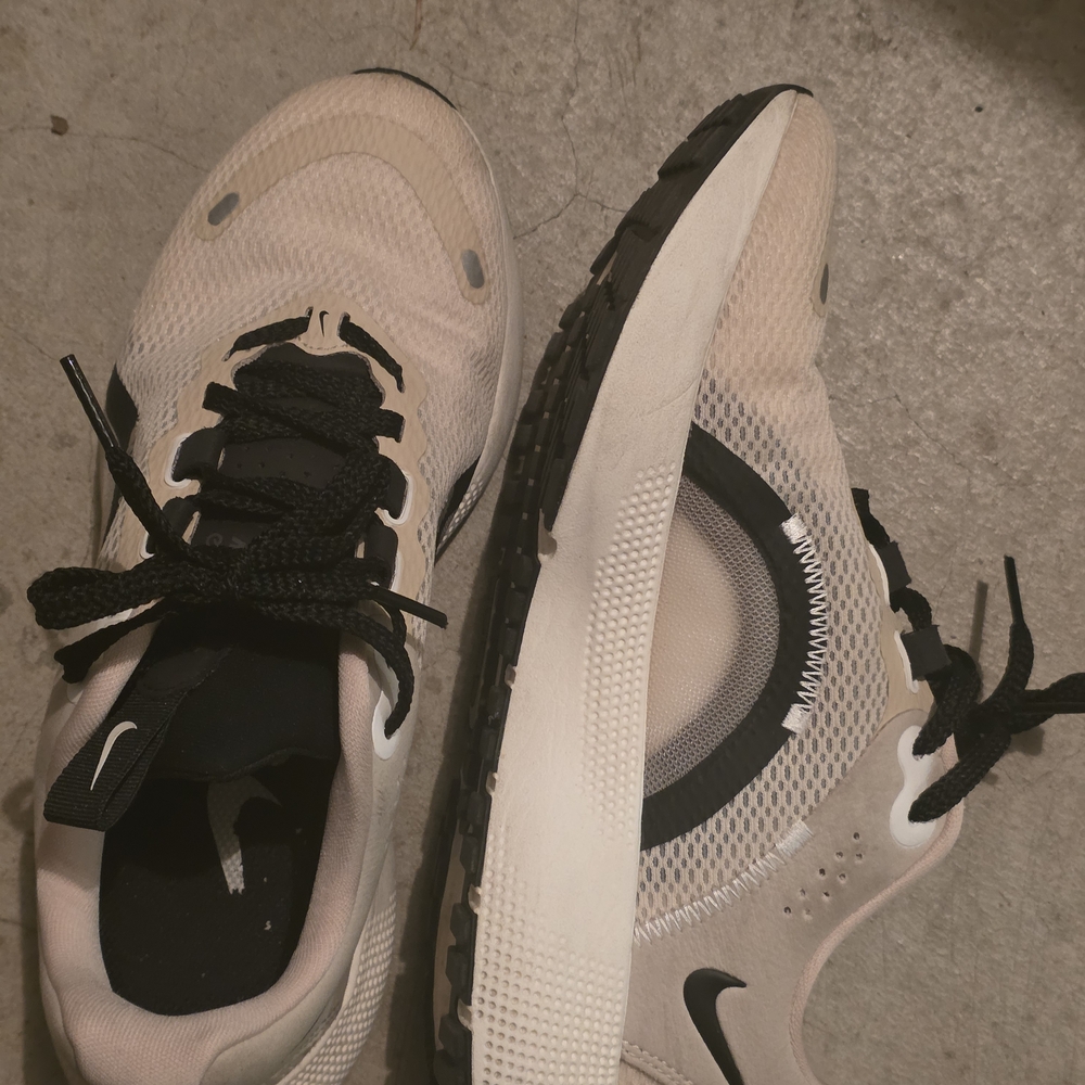 Nike Women's Black and Cream Athletic Shoes - Picture 2 of 3